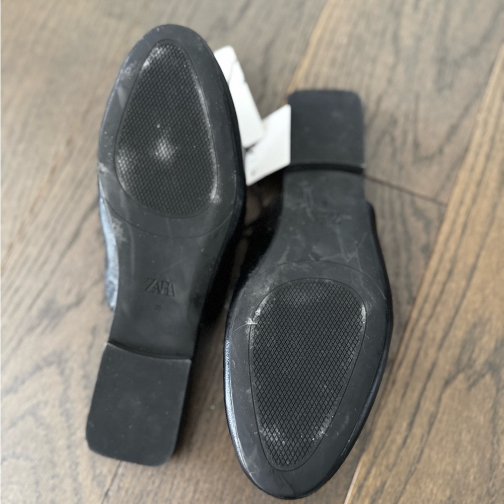 Zara Women's Black Flats with Gold Accents (NWT) - Picture 5 of 5